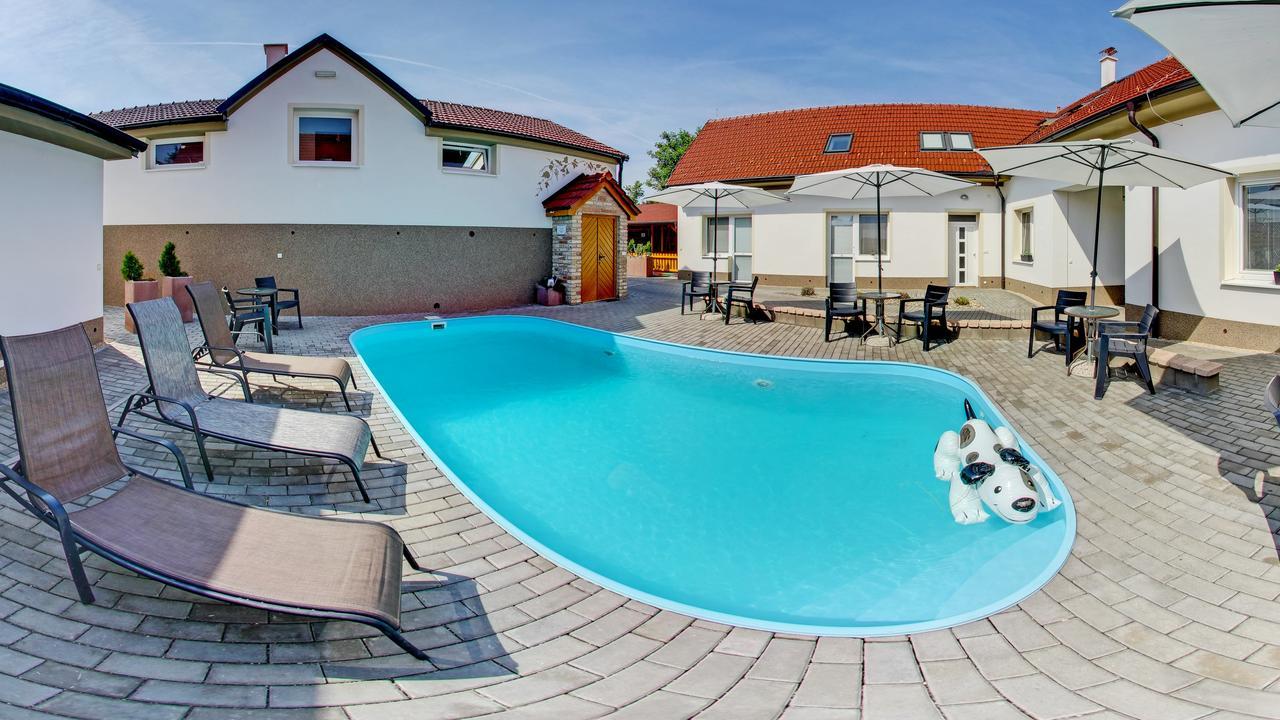 Penzion Kratochvil Dolní Dunajovice Dış mekan fotoğraf